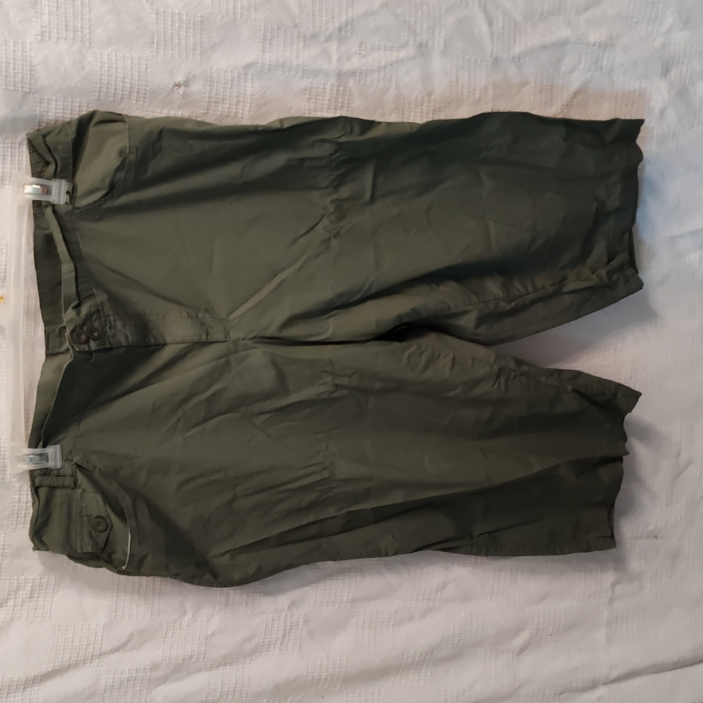 Essentials capris size 22 / 24w